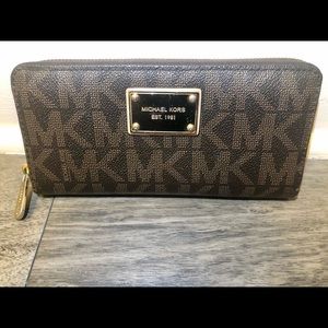 Michael Kors Jet Set Logo Wallet